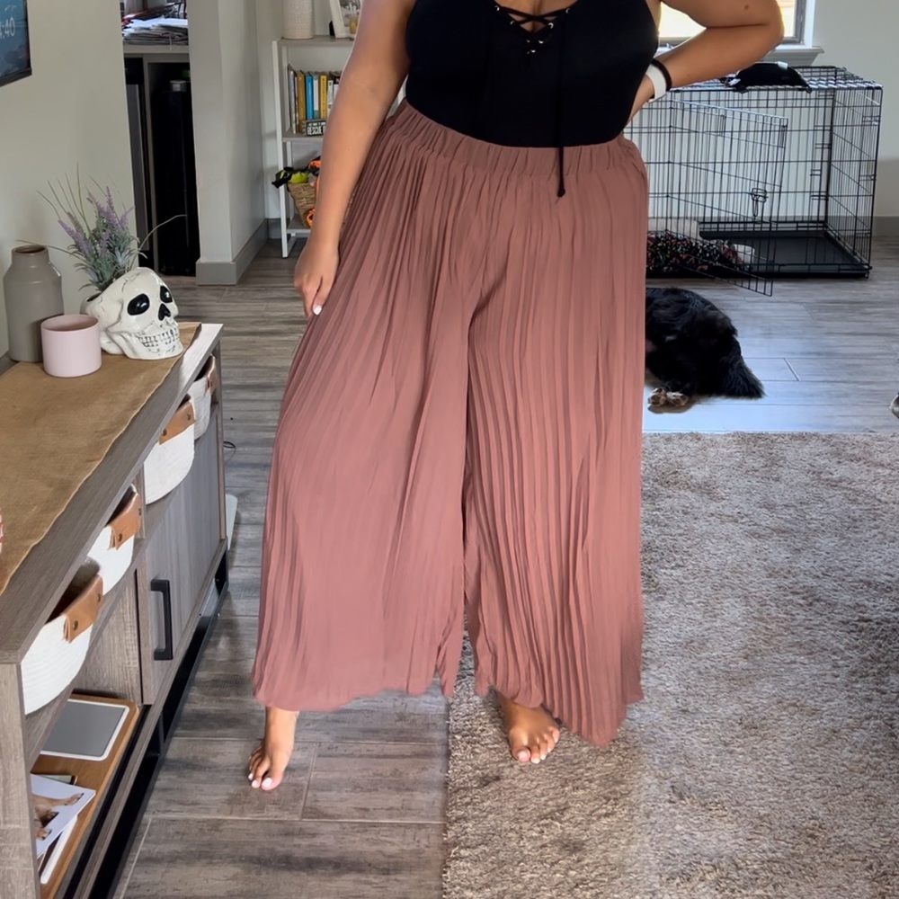 Pink accordion pants